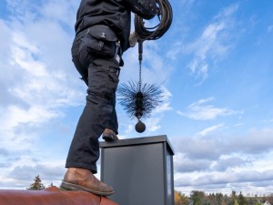 ¿Cómo limpiar y mantener la chimenea de forma eficaz?
