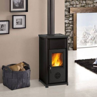 Estufa de leña italiana La Nordica Tea, negra, 7kW - Estufas y chimeneas italianas de leña
